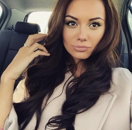 Живу в Москве, городе, где течет романтика и страсть. 👠 В моем арсенале есть различные возможности для нашего удовольствия – от романтических эротических массажей до воплощения самых сокровенных фантазий. 😉 К тому же, я обладаю отменными коммуникативными способностями и всегда готова выслушать и понять тебя. 💬 Обо мне говорят самые лестные отзывы – мои клиенты возвращаются ко мне снова и снова, чтобы повторить незабываемый опыт. 🔥 Желаешь узнать больше или увидеть мои прекрасные фотографии? Просто свяжись со мной! 😘 Рита